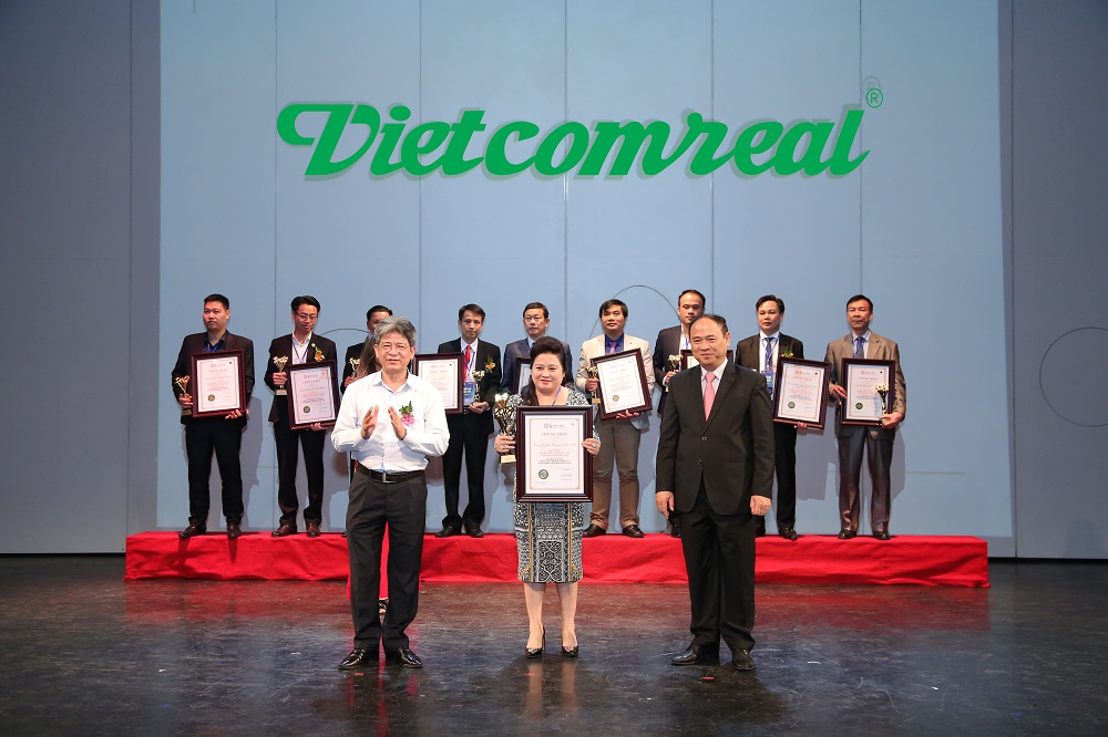 Vietcomreal vinh dự nhận 2 giải thưởng Uy tín và Danh giá của viện Khoa học Kinh tế Xây dựng